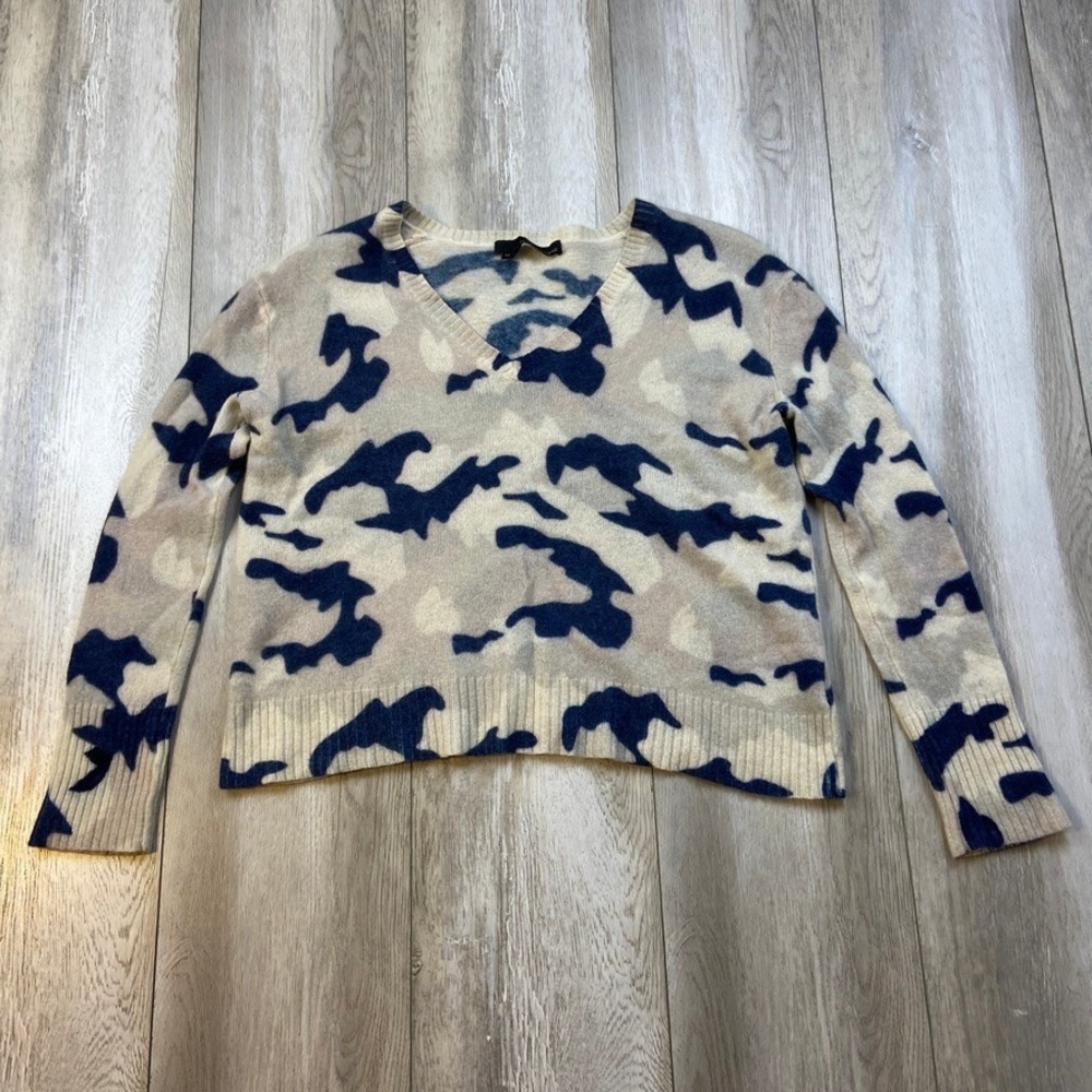 360 Cashmere V Neck Sweater Womens Medium Gray Blue Camouflage Knit Camo